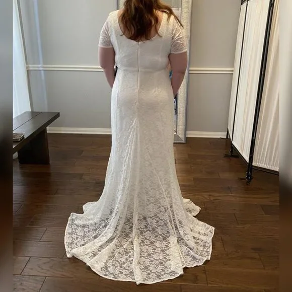 Torrid Wedding Dress Ivory Lace Short Sleeve Fit & Flare Stretchy Train Bride - Picture 3 of 10